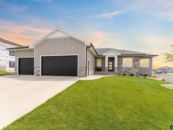 1617 W Bennett Dr, Brandon, SD 57005
