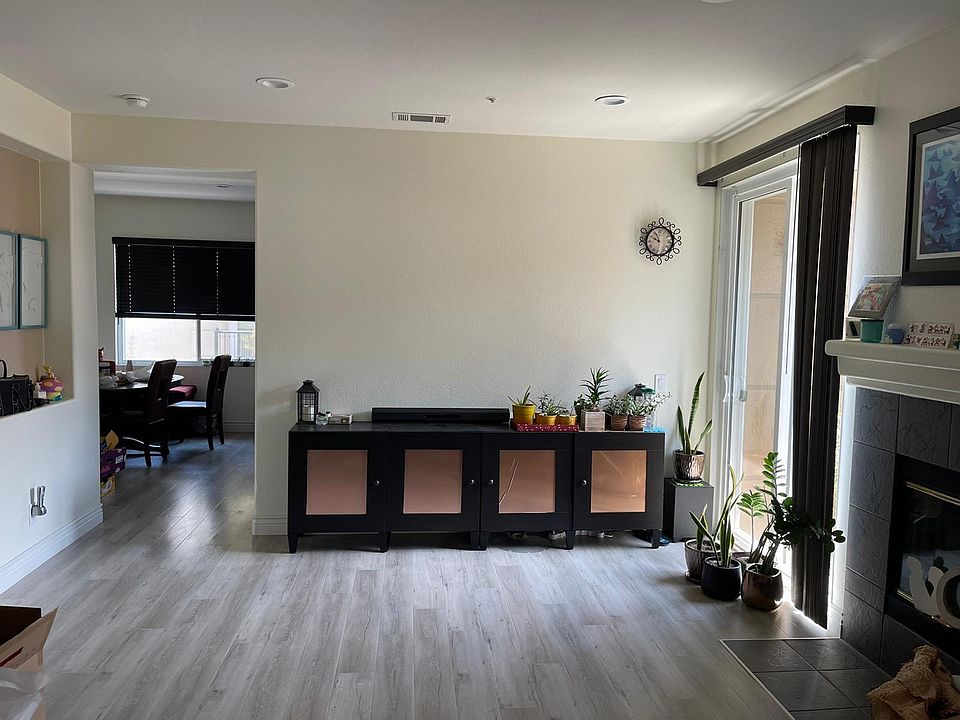 2nd image of 118 N Brea Blvd