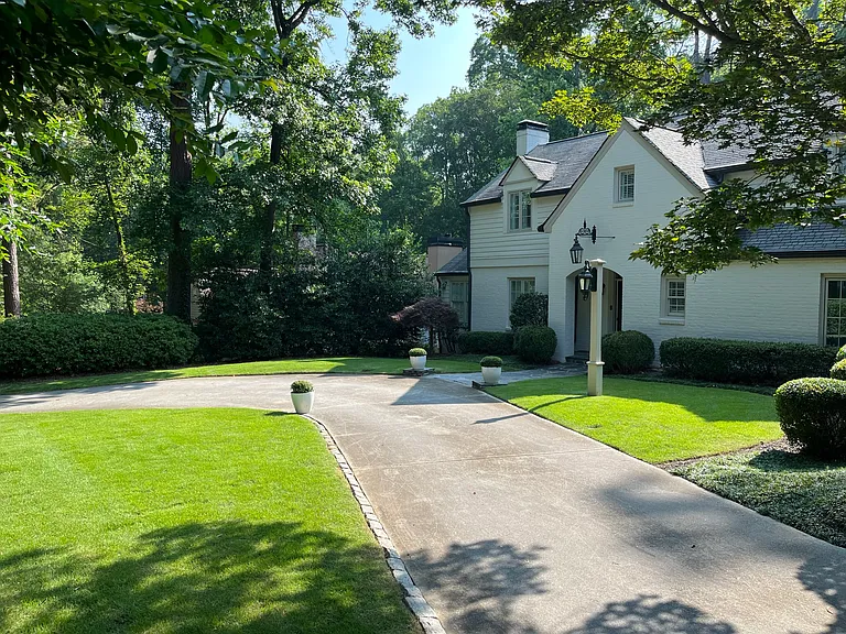 3825 Peachtree Dunwoody Rd NE — Photo 2