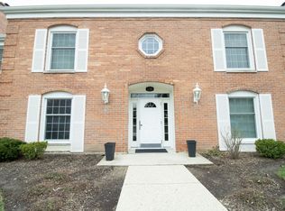 120 Carriage Way Dr APT 202B, Willowbrook, IL 60527