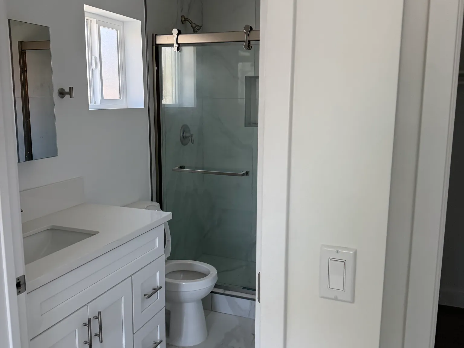 3 bed, 900 sqft, $3,000 — Photo 4