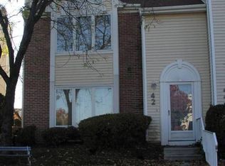 42 Natalie Ct, Levittown, PA 19057