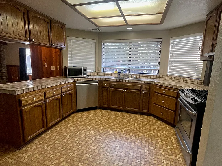 5528 Dogwood Dr — Photo 6
