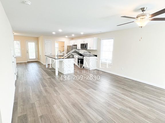 3rd image of 2325 Tazewell Ave #B