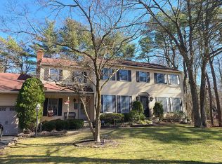 1 Yorkshire Dr, Medford, NJ 08055