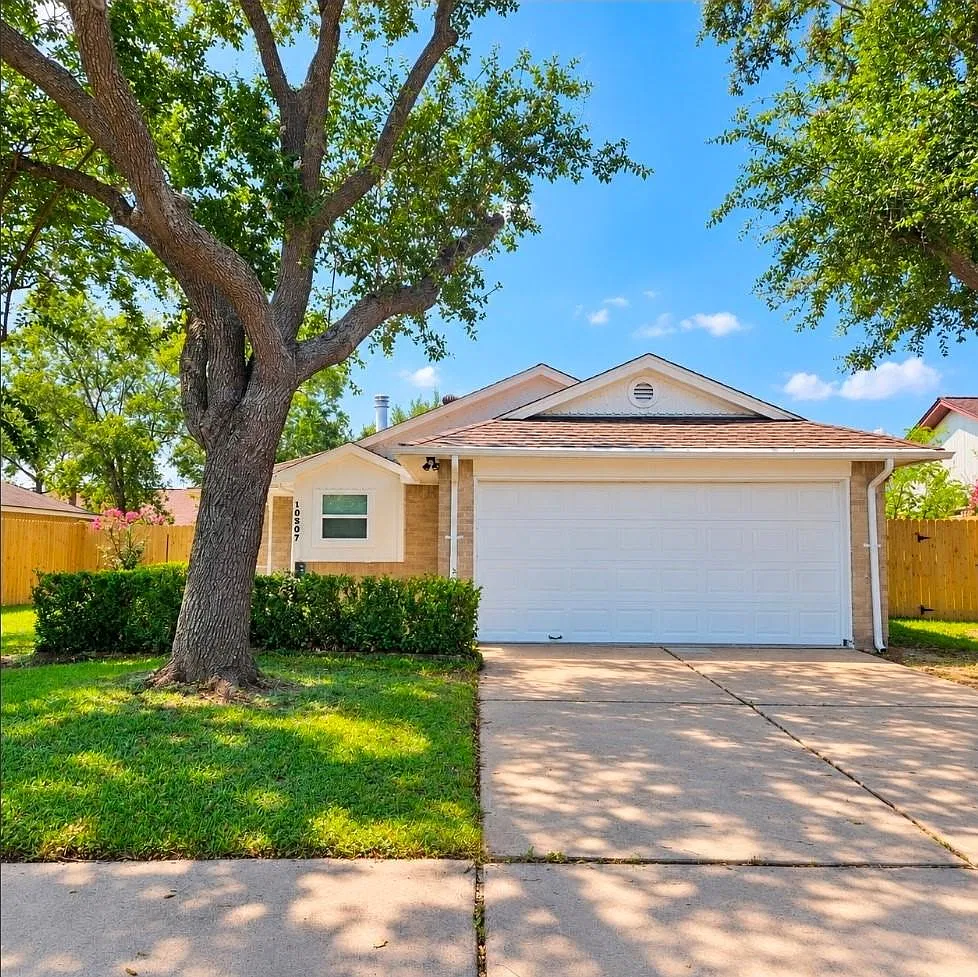 3 bed, 1.5 bath, 1366 sqft, $1,950 — Photo 3