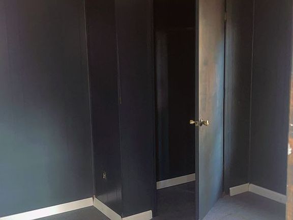 5th image of 327 Roosevelt St