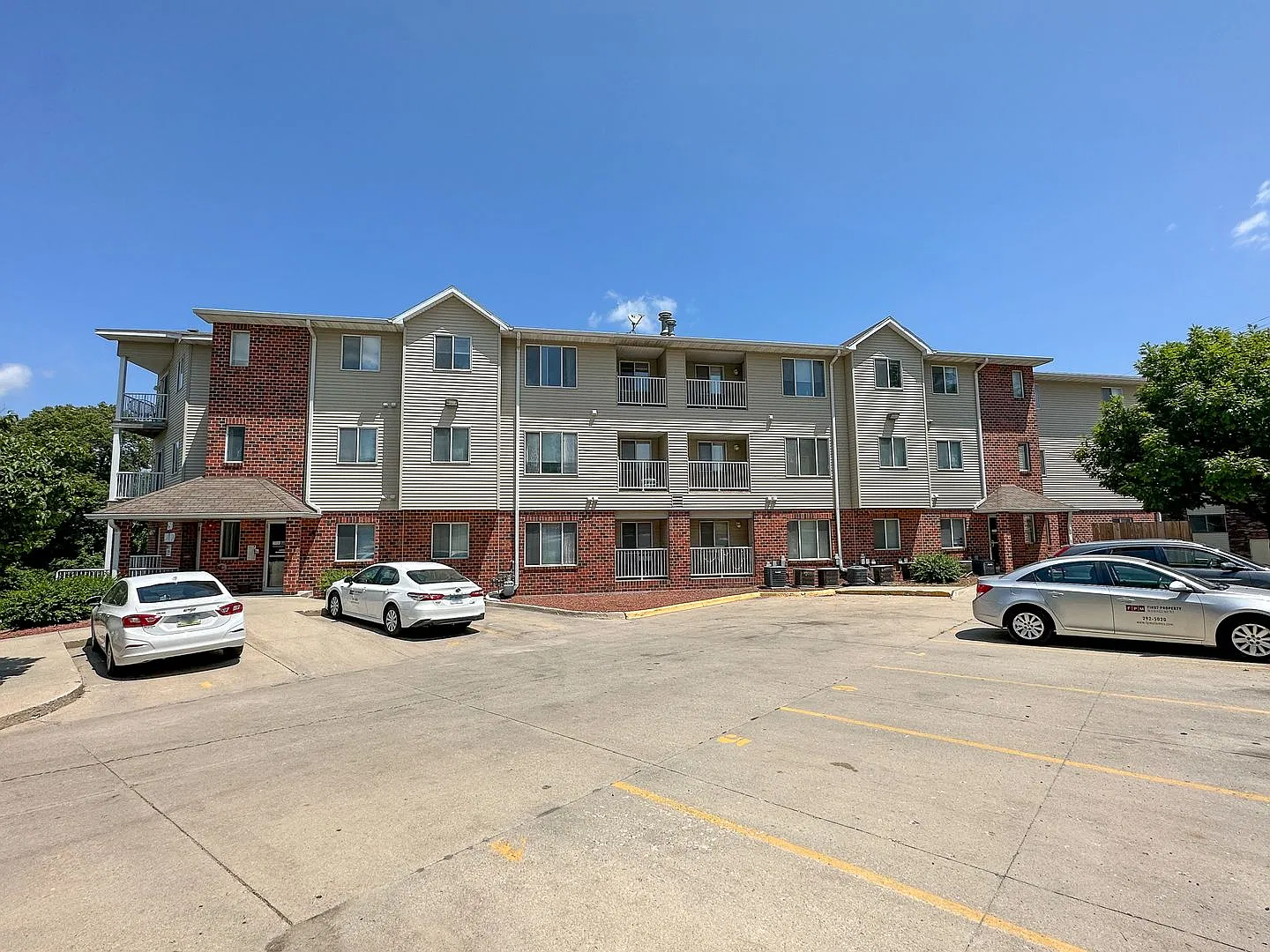 258 N. Hyland — Photo 1
