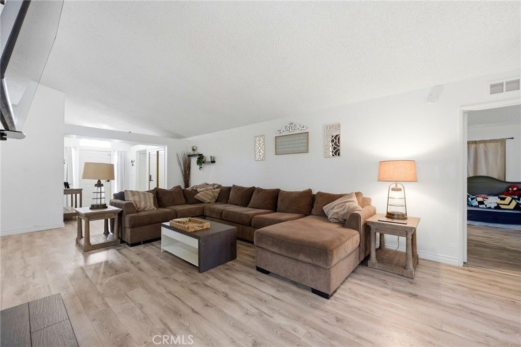 20067 Canyon View Dr, Santa Clarita, CA - View 3