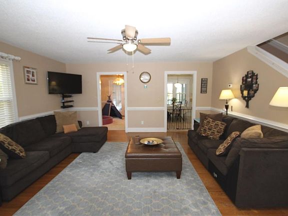 3rd image of 1241 Parker Dr