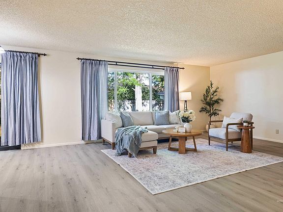 4th image of 551 Park Meadows Cir