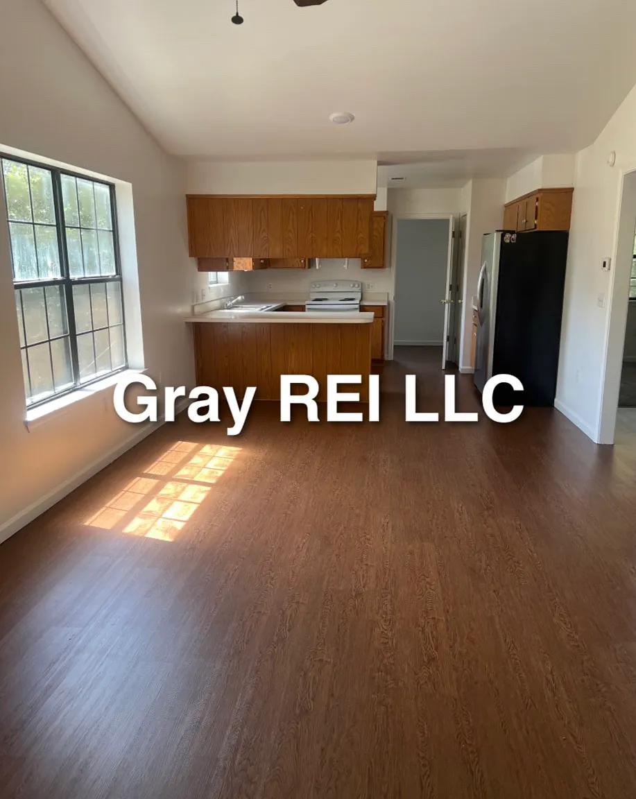 2 bed, $850 — Photo 2