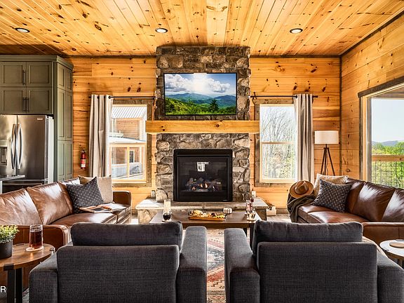 3rd image of 2256 Lone Ridge Dr