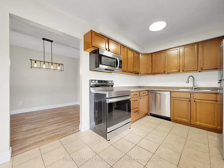 1443 Connery Cres #UPPER — Photo 5