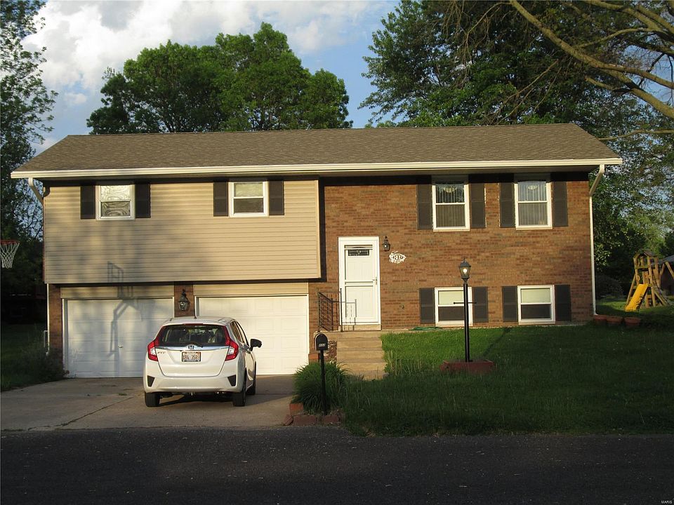 1st image of 802 Valley Dr