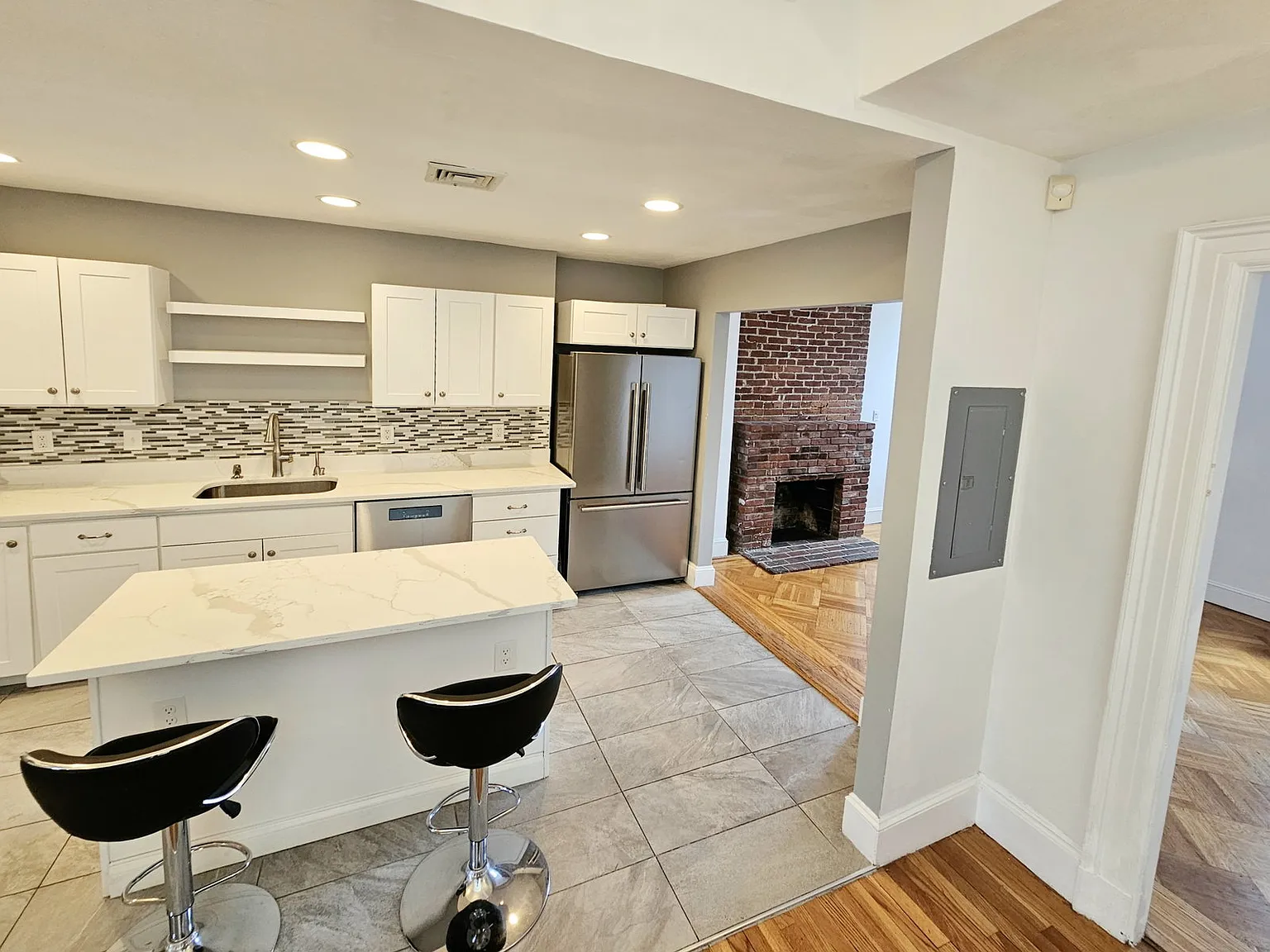 1714 Beacon St — Photo 2