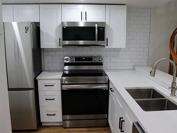 2nd image of 2508 W 12th St APT 303
