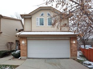 6640 W Wood River Dr, Niles, IL 60714