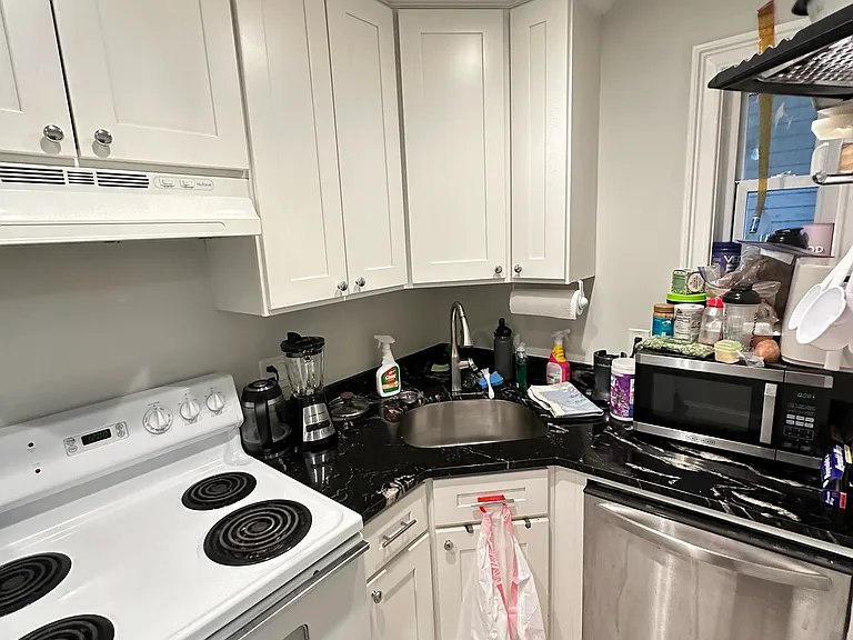 1139 Broadway #7 — Photo 4