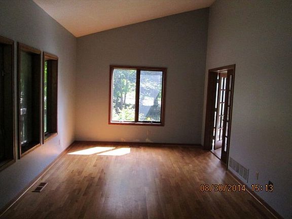 5th image of 2632 Goodview Ave N