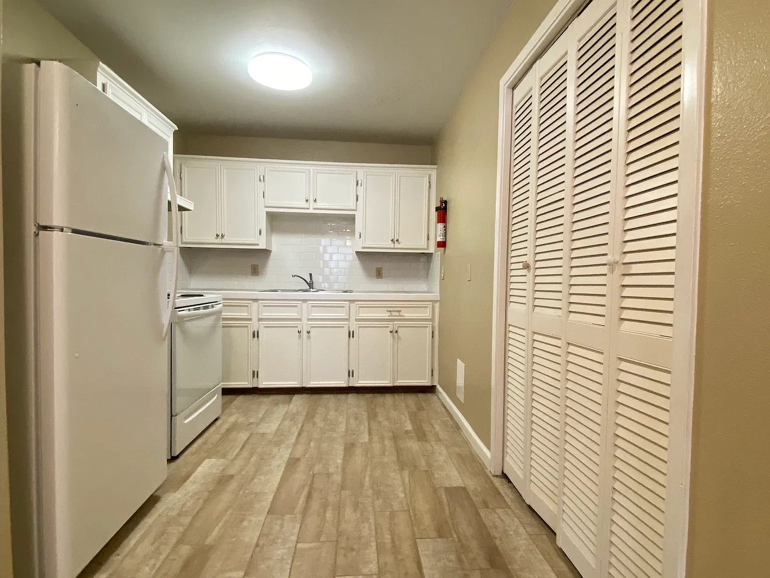 2 bed, 850 sqft, $700 — Photo 2