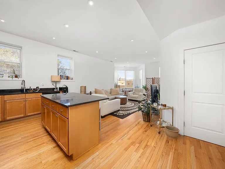 2459 W Augusta Blvd #2 — Photo 23