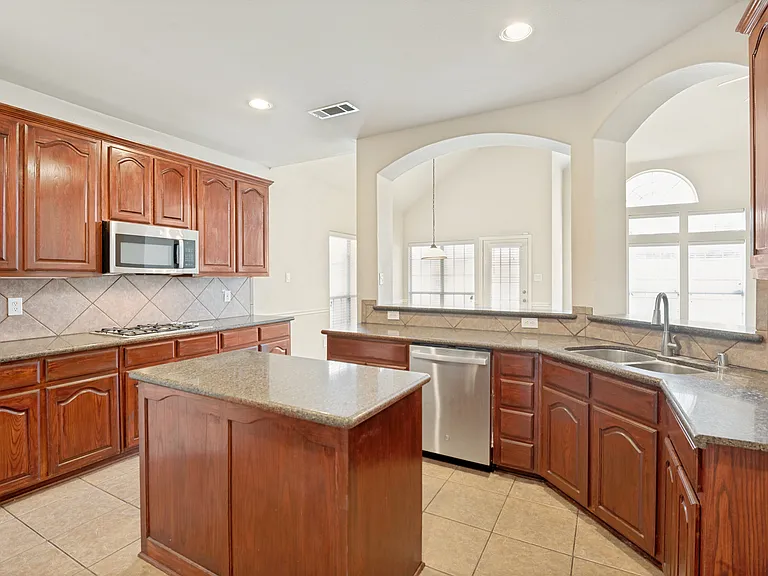 11800 Pondview Ln — Photo 17