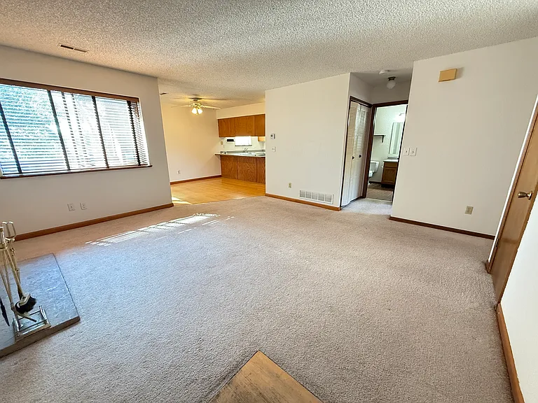 6262 Willow Ln — Photo 3