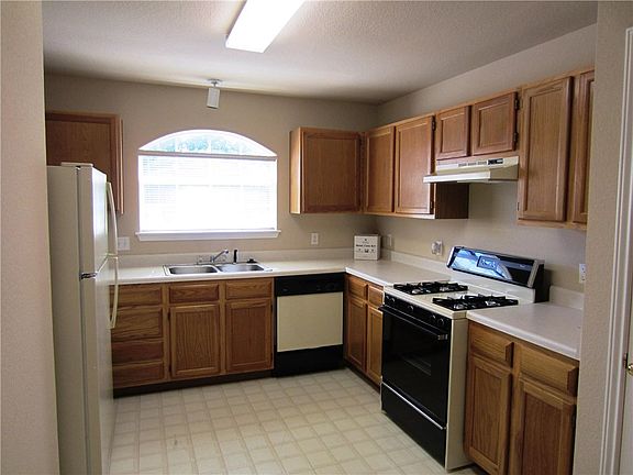 4th image of 2216 Sedgewick Ln