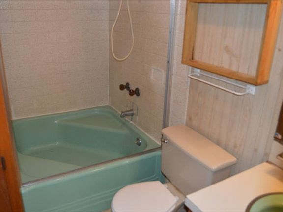 4th image of 403 W Bryant St #405