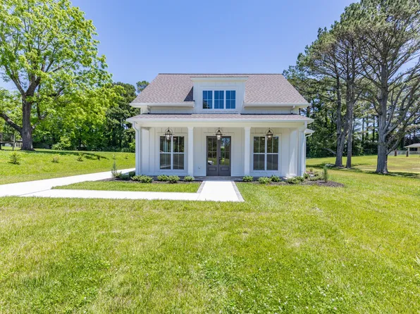 110 4th Ave S, Loretto, TN 38469