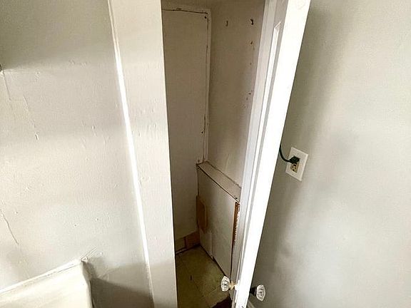 5th image of 277 Lyndhurst Pl APT 5