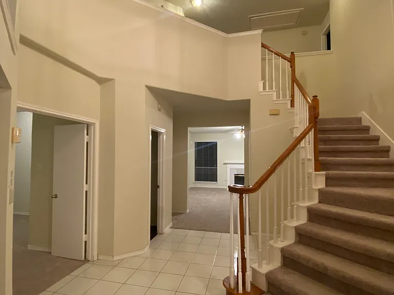 13910 Sableridge Dr — Photo 2
