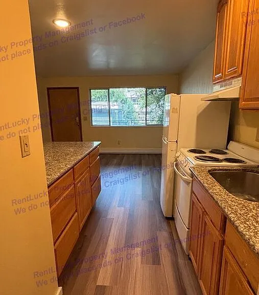 2484 Dexter Ave N #4 — Photo 8