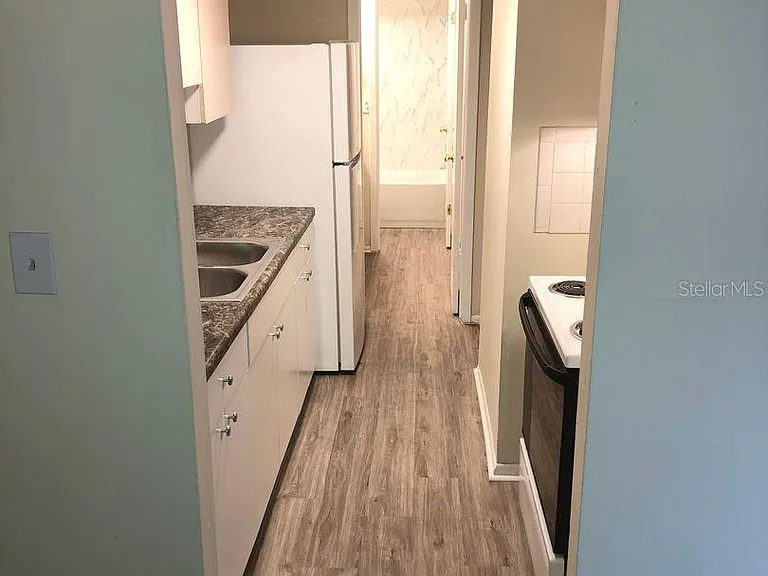 Baywatch Apartments — Photo 8