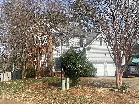 3rd image of 618 Cobden Ct
