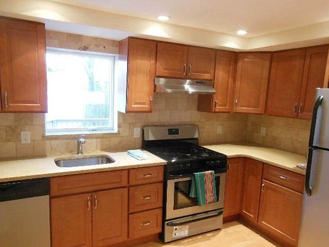 2nd image of 9 Roosevelt Pl