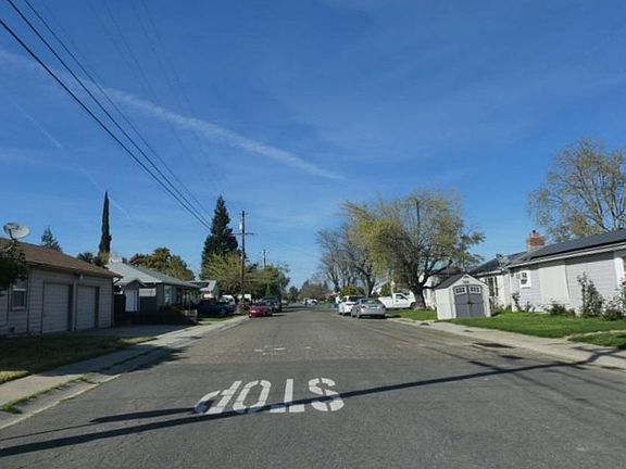 Exterior Neighborhood (street photo)