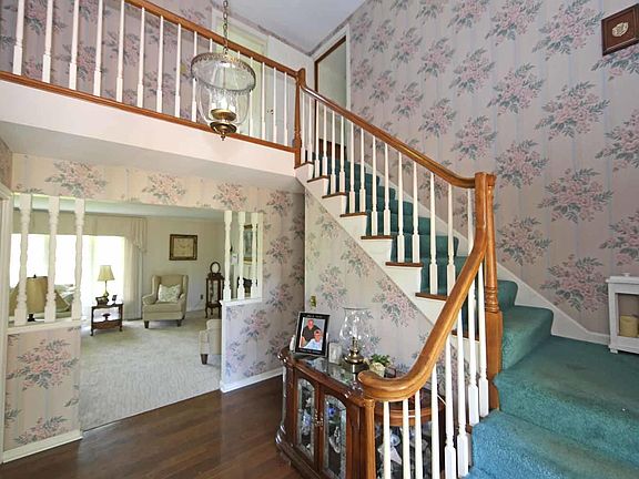 2nd image of 950 Everview Dr
