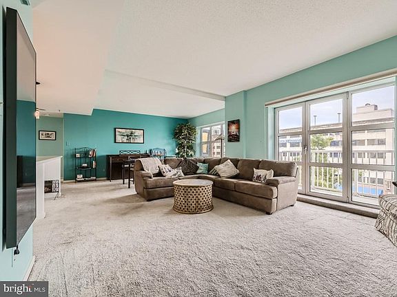5th image of 250 President St Unit 203