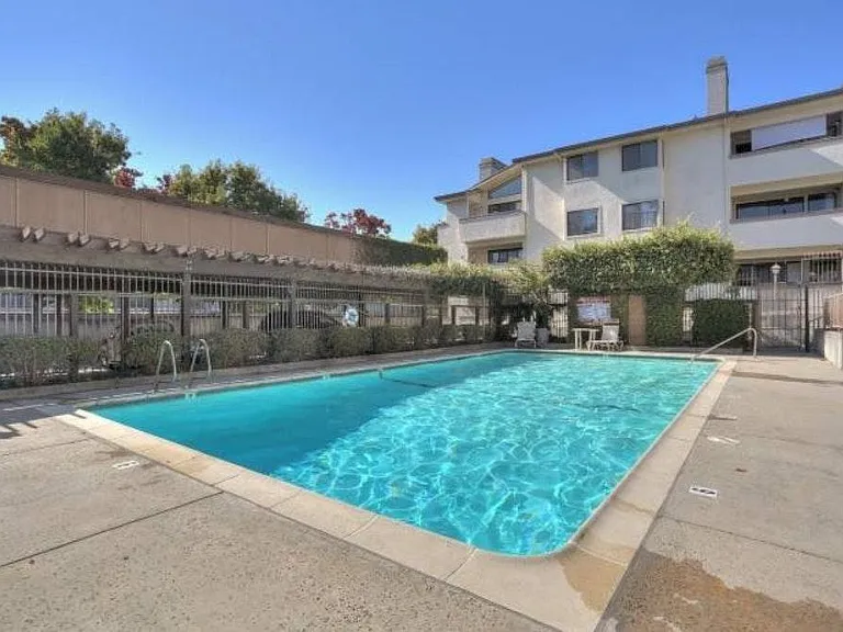 pool/spa/extra parking