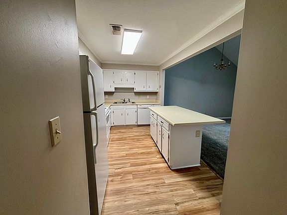 4th image of 2139 Holt St