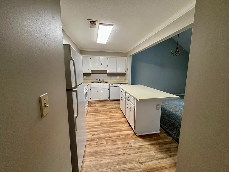 2139 Holt St — Photo 4