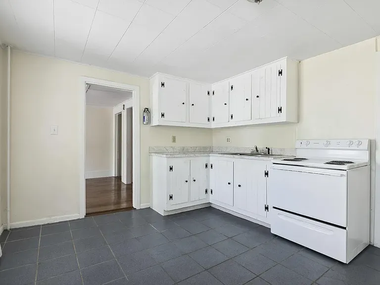 236 Brackett St #1 — Photo 10
