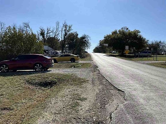 5th image of 101 Hyde Away Ln