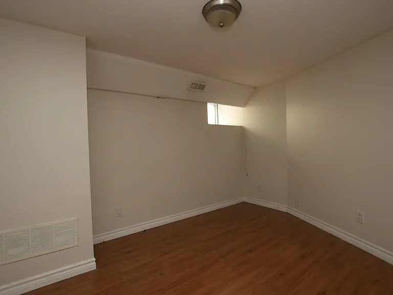 554 McLeod St #1 — Photo 10