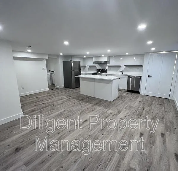 438 Bellevue St #LOWER — Photo 13