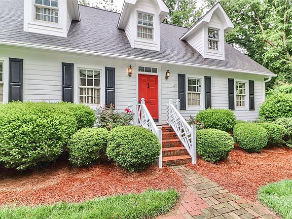 4th image of 906 Argyle Ct