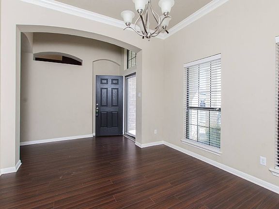 2nd image of 3505 Castleton Dr