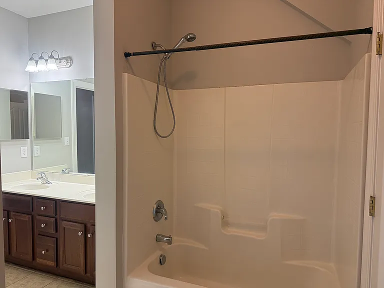 1206 Grayscroft Dr — Photo 16